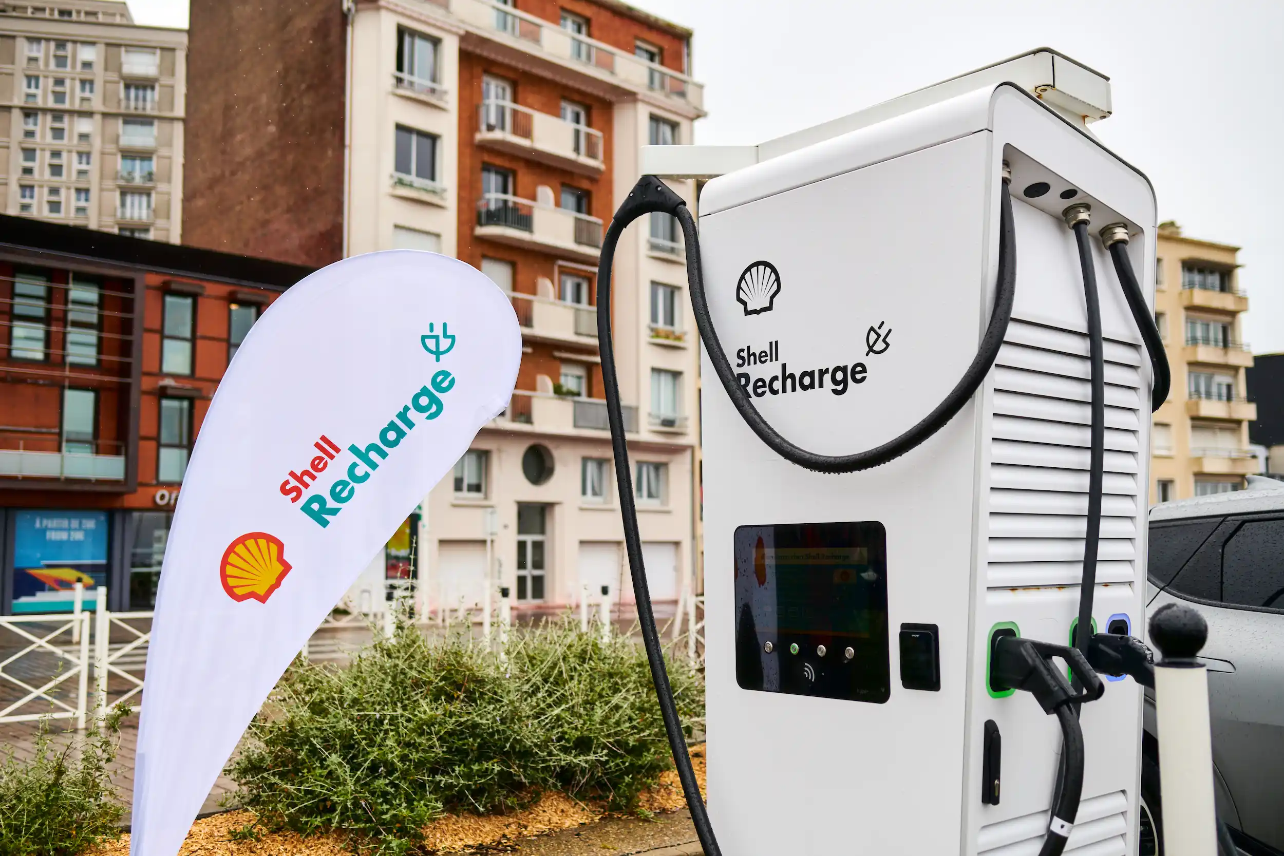 2025 ubitricity press image DC rapid charging station shell recharge france Webp