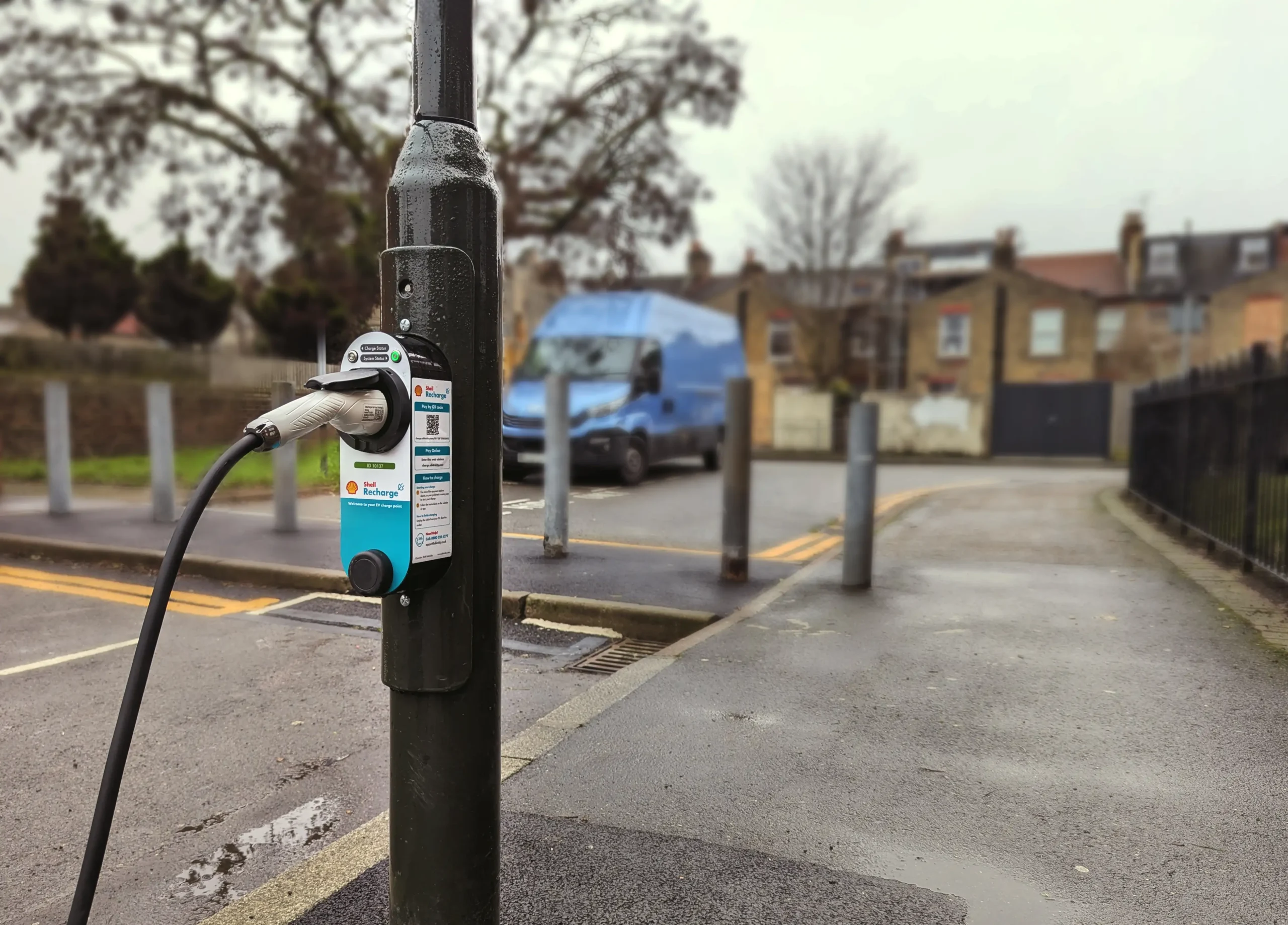 Ubitricity acquires FM Conway’s SureCharge EV charging network, adding over 2,400 EV charge points to the Shell Recharge network