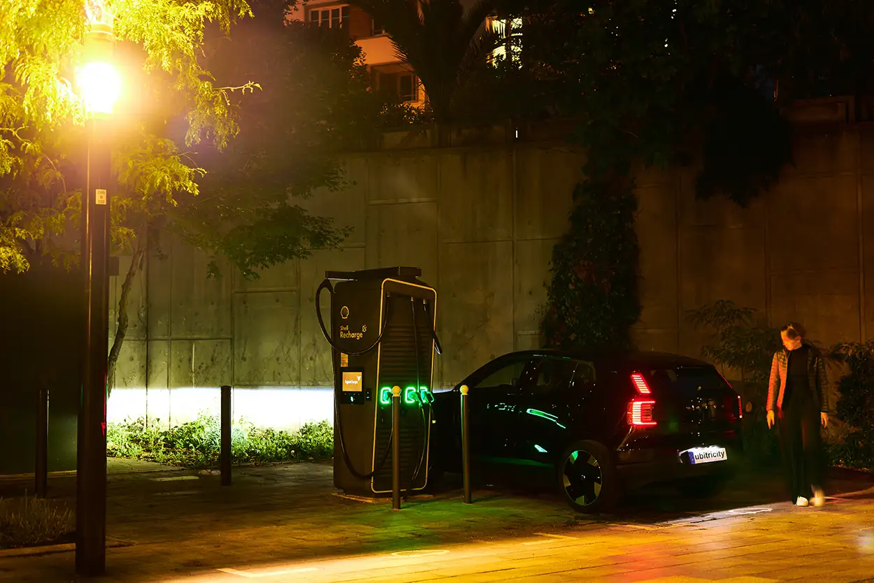 ubitricity press image of a DC rapid charging station for high-power charging up to 300kW in Le Havre, France.