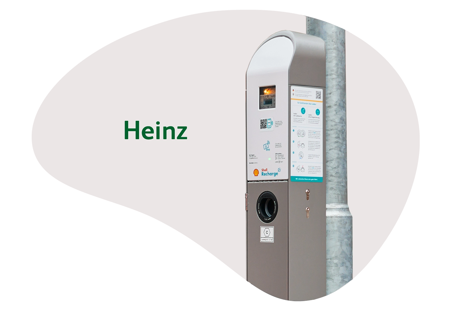 Ausbau der öffentlichen Ladeinfrastruktur in Deutschland mit der ubitricity-Laternenladesäule Heinz für das Aufladen von E-Autos in urbanen Anwohnergebieten.