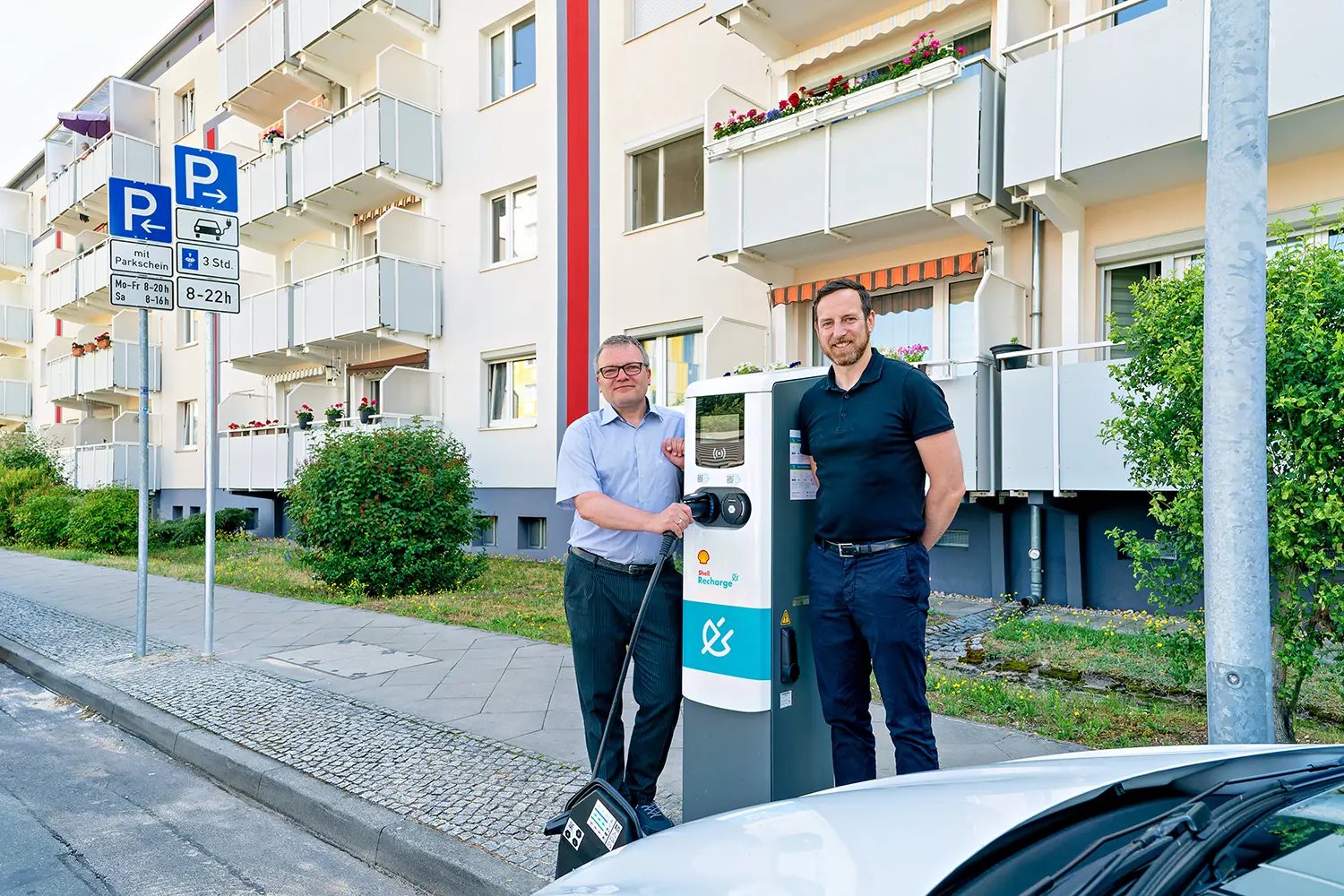 Erste öffentliche AC-Normalladesäulen von ubitricity in Deutschland in Betrieb