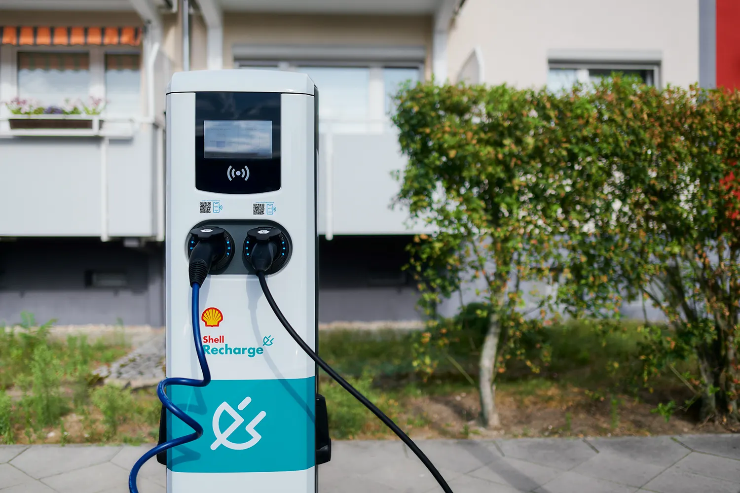 AC-Normalladestation von Shell Recharge, die ubitricity gemeinsam mit Städten und Kommunen installiert und betreibt, um den Ausbau der öffentlichen Ladeinfrastruktur voranzutreiben.