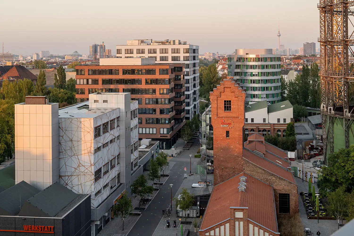 Luftbild mit Blick auf den EUREF-Campus Berlin und das ubitricity-Büro.