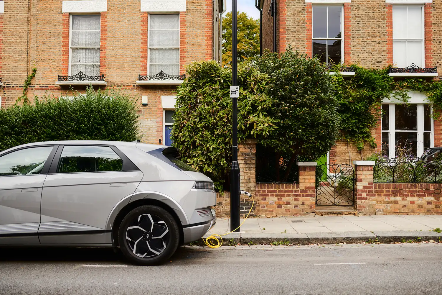 It’s time to push the accelerator on EV infrastructure – Addressing the Critical Need for More On-Street Charge points
