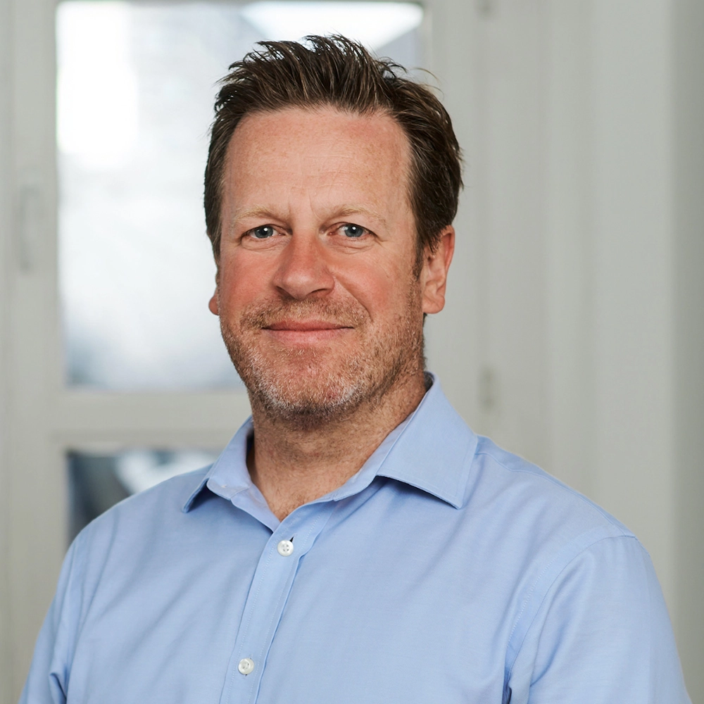 Portrait of Toby Butler, UK Managing Director at ubitricity, working alongside local authorities to roll out public charge points for EV drivers.